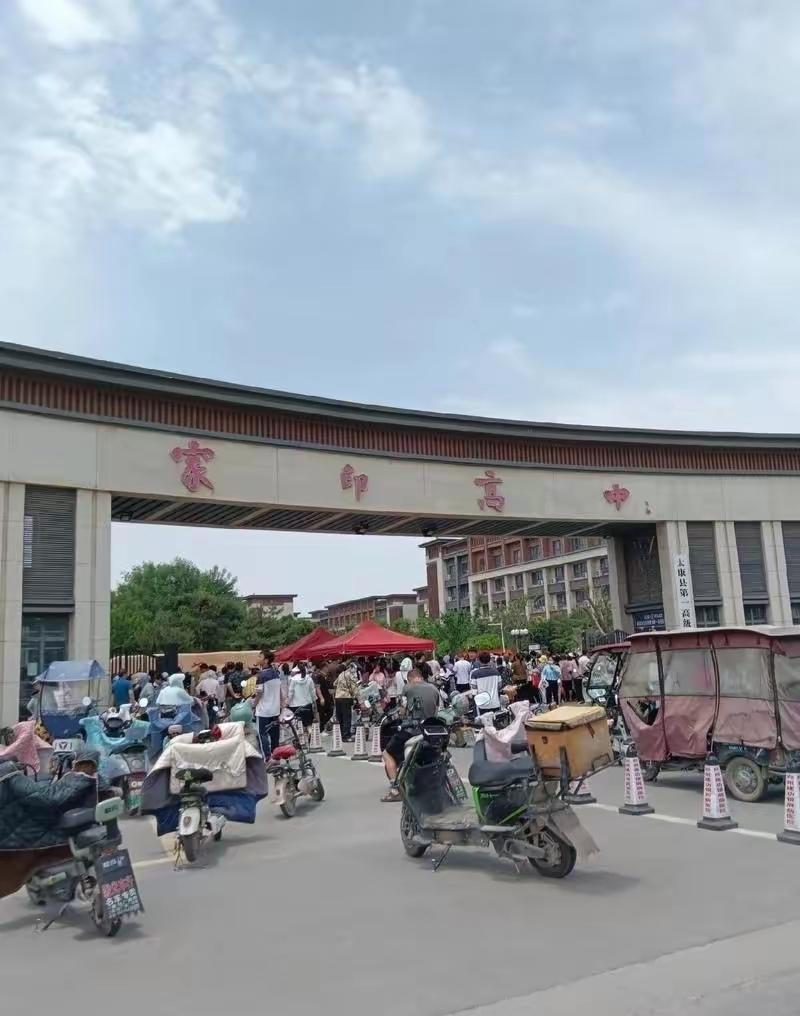 [捂脸哭][？？？][笑着哭]随着许家印案件尘埃落定，曾经风光无限的“家印高中”再