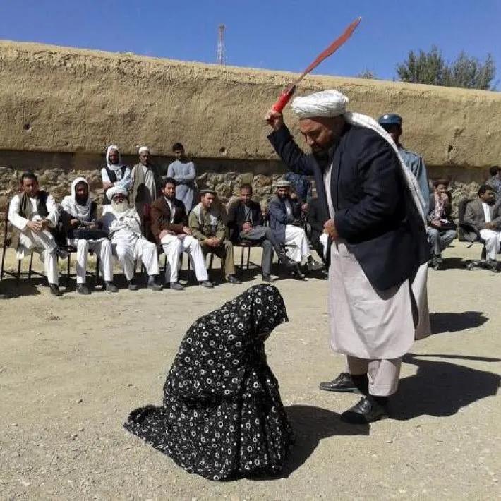 🚨🇦🇫塔利班合法承认奴隶制，并赋予主人和丈夫私下惩罚奴隶的权力。阿富汗