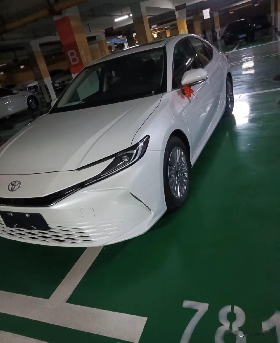 我是真的不了解现在的车对钱多么没有概念。我买了一台九代凯美瑞豪华车纯油的，结