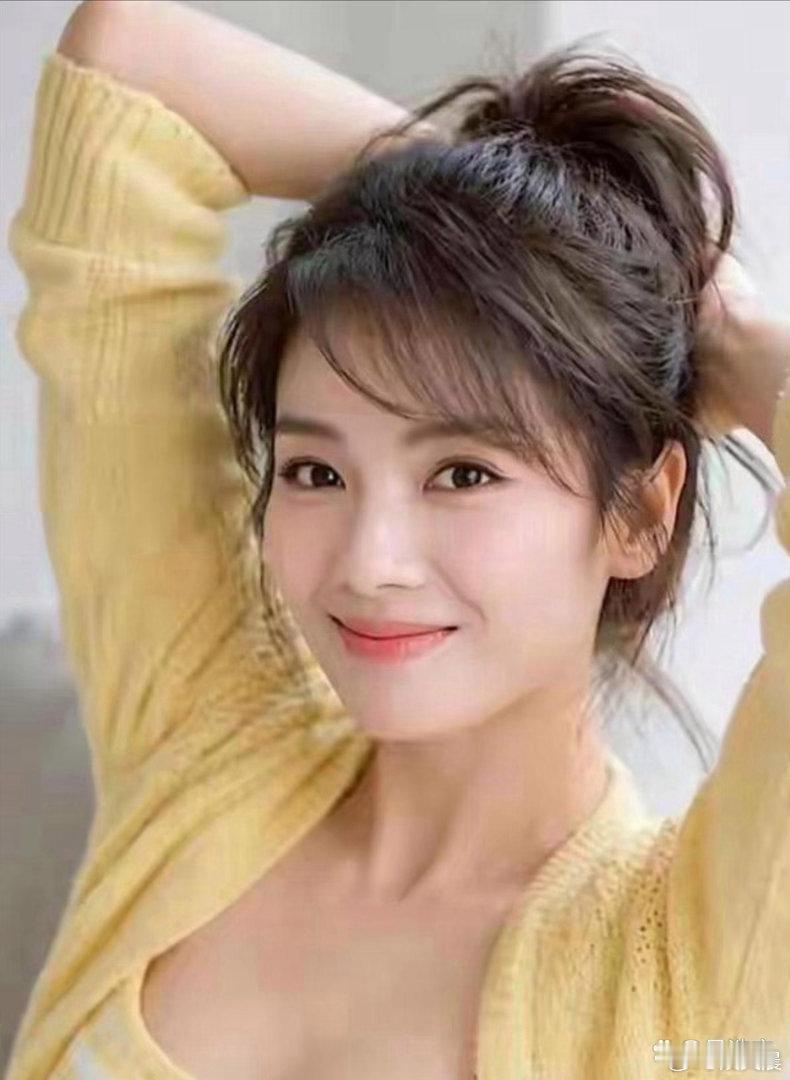 刘涛身上自带独特魅力，属实美得让人挪不开目光。
