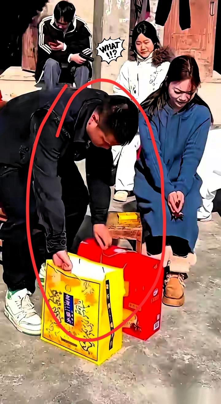 小伙子买了几百块钱的礼物到女方家去相亲，聊了半天，女子反反复复就只有一句话：“我