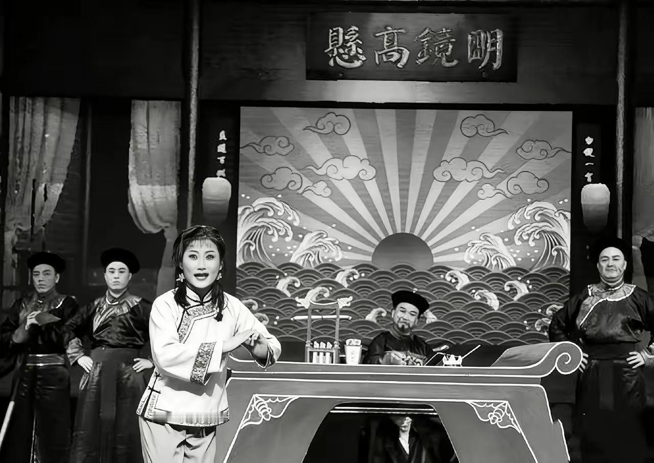 道光3年，13岁的姑娘赵二姑在家睡觉被邻居阎思虎撬门而入强奸，父亲告到衙门，县令