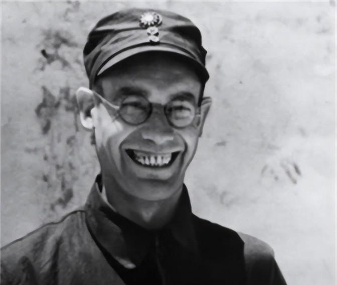 1937年，李德以“无法适应延安的生活”为由想返回苏联，毛主席好言相劝道：“听说