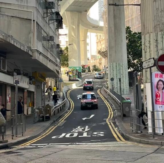 香港房子那么小，转个身都难，为什么还家家请菲佣？很多人以为请菲佣是香港富人的专