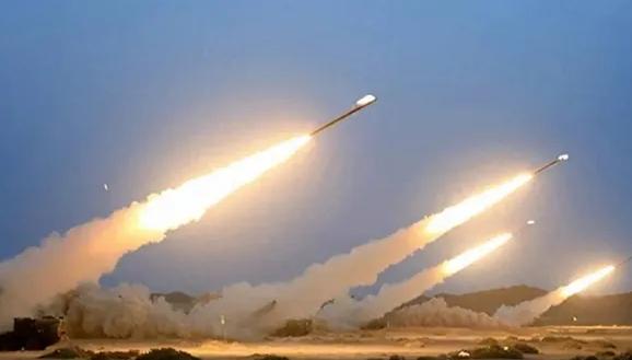 黎以边境突然闹大了，100多枚火箭弹直奔以色列海法，刺耳警报响遍全城，老百姓吓