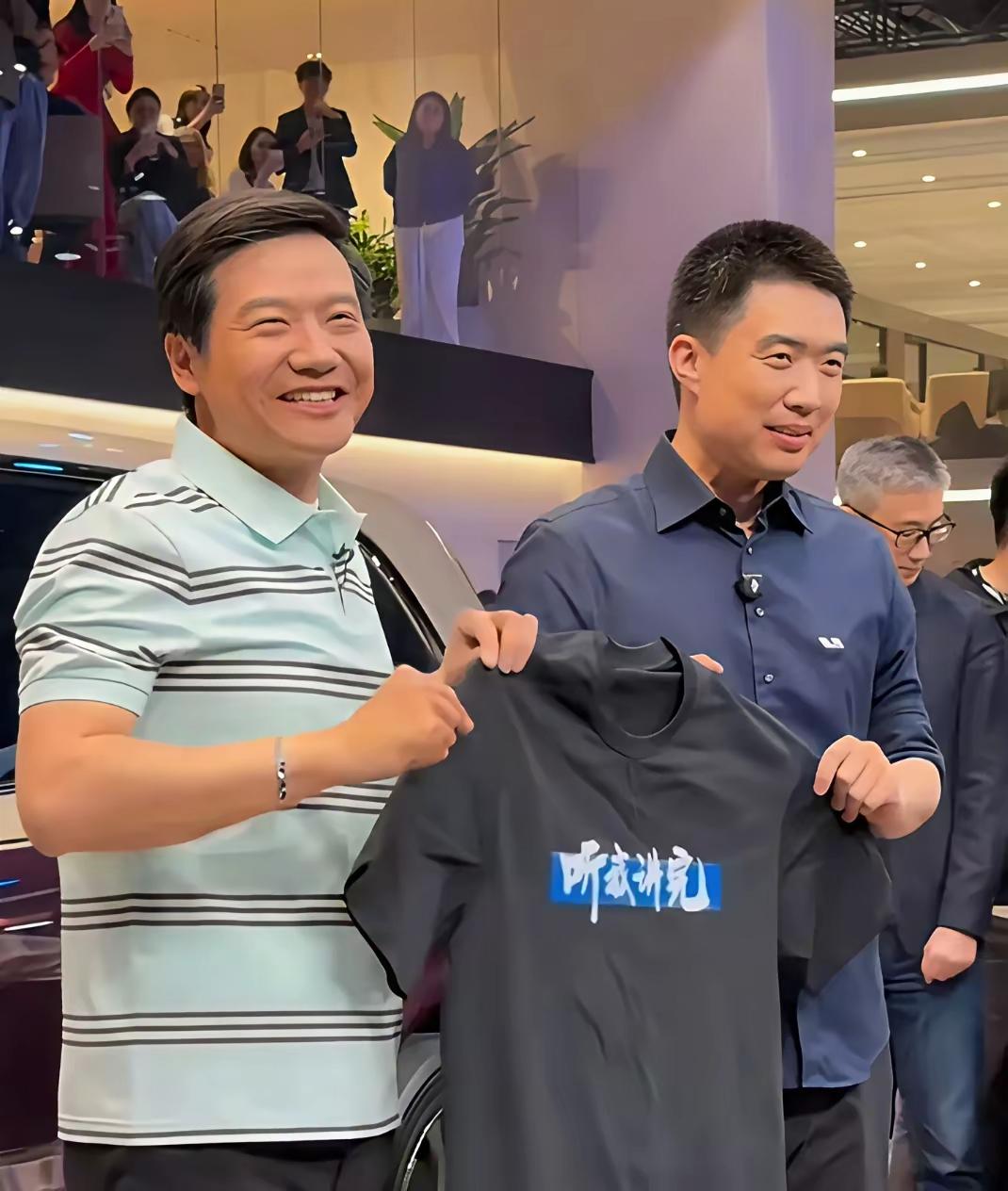 雷军在车展上这波操作，算是把“高情商”这三个字焊在了身上。2026北京车展