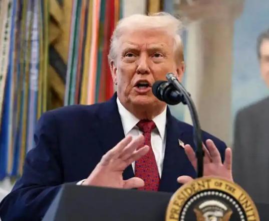 特朗普对华宣布：2026年1月13日，美国总统特朗普面对媒体记者公