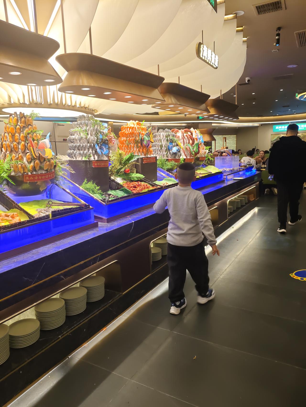 实话实说，我观察一圈，离婚的、家里鸡飞狗跳的，好多都是自己工作没着落、收入有一搭