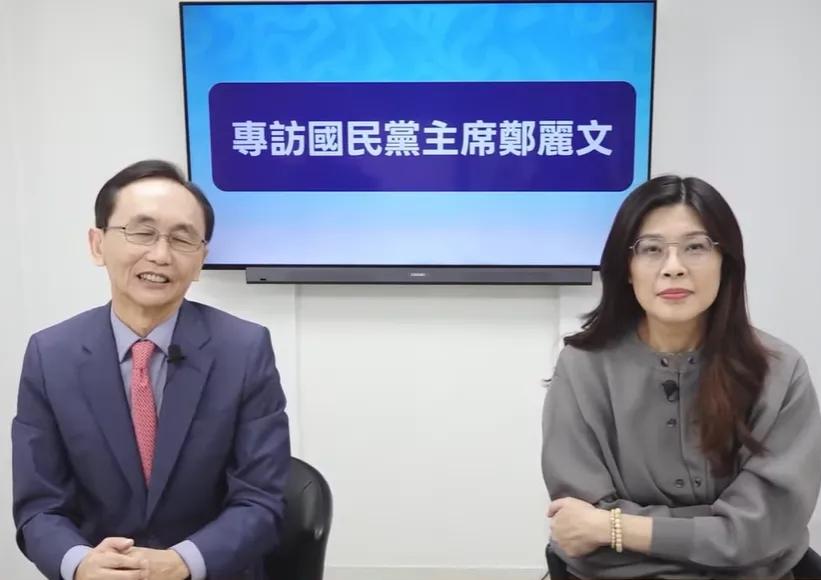 吴子嘉专访郑丽文，一个小时根本不够，最后也没有留给网友提问时间。其中有半个小时