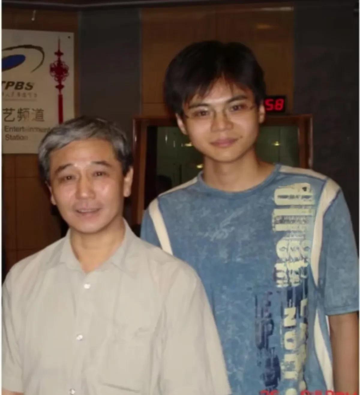 #相声界恩怨情仇#马志明、高峰，20年前，在天津的一张老照片。马志明，是相声