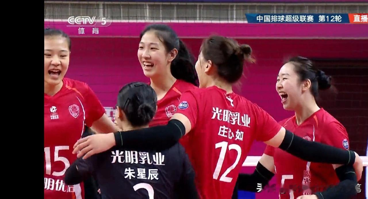 上海女排笑疯了[呲牙笑]，第三盘21：9，蔡斌看天津女排大势已去，开始替补主打模式