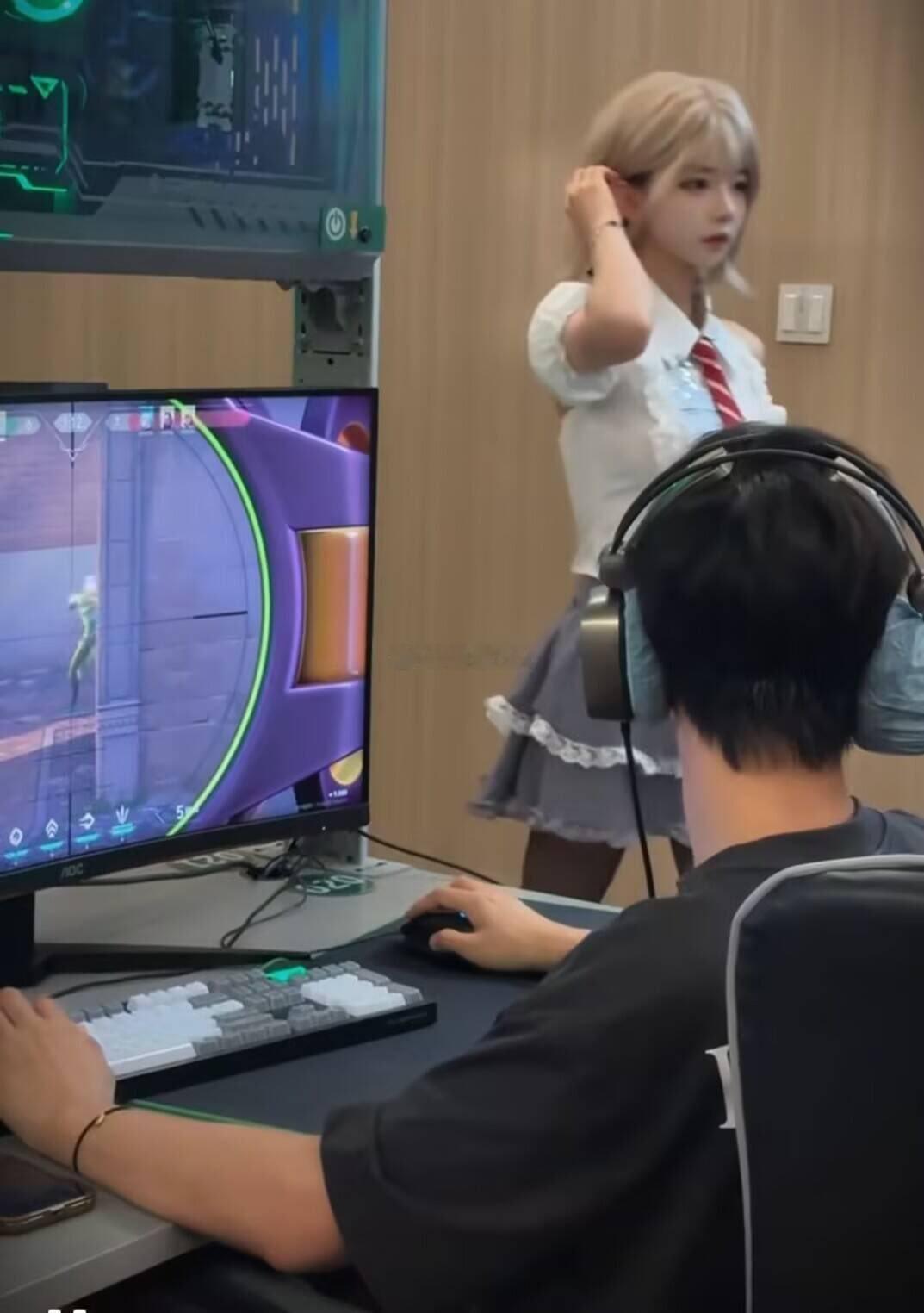自瞄忘关了​​​