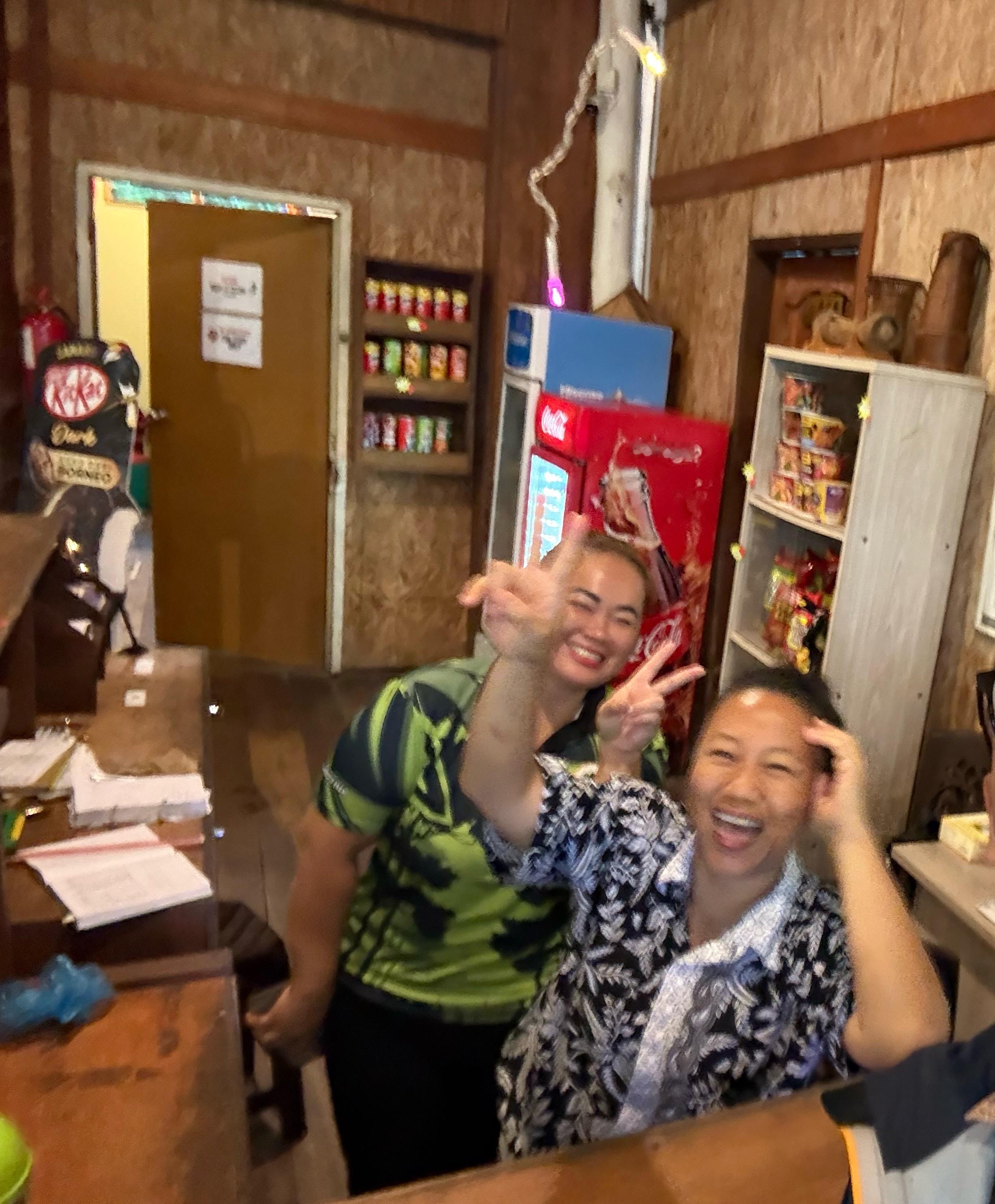 为什么当地的女孩看到我会笑？