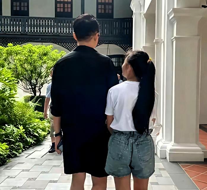 世间最让人破防的，从来不是哭闹撒娇的孩子，而是过分懂事、默默隐忍的小孩。汪小菲的