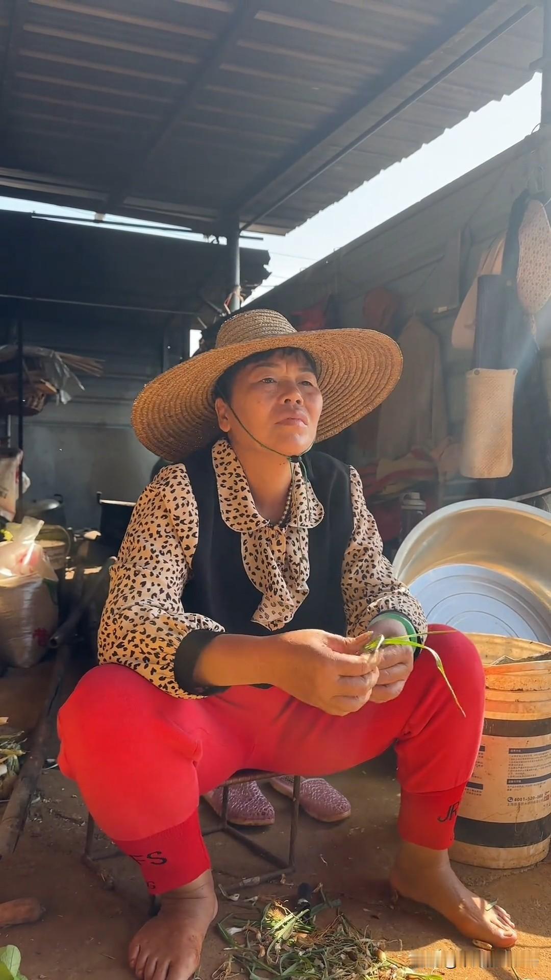 11月16日，全红婵爸爸发文说：“午后，晒晒太阳。”广东的天气真好，还有太阳