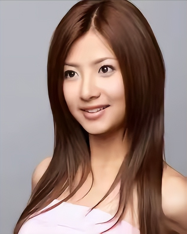 2018年，“上海第一美女”沈丽君抛下5岁儿子和3岁的女儿，从28楼一跃而下，当