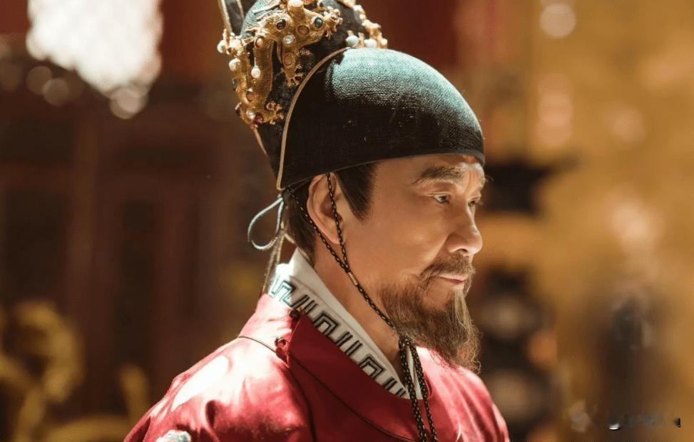 洪武31年，朱元璋大限将至，在临终之时，他将驸马梅殷叫到自己的跟前，拉着他的手对