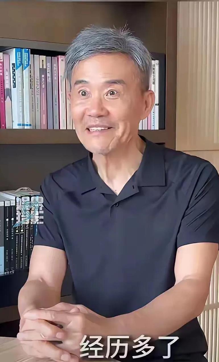 感觉王石再怎么捯饬也不显年轻。说起王石很多人一定很羡慕，就说人家退休金都上千万