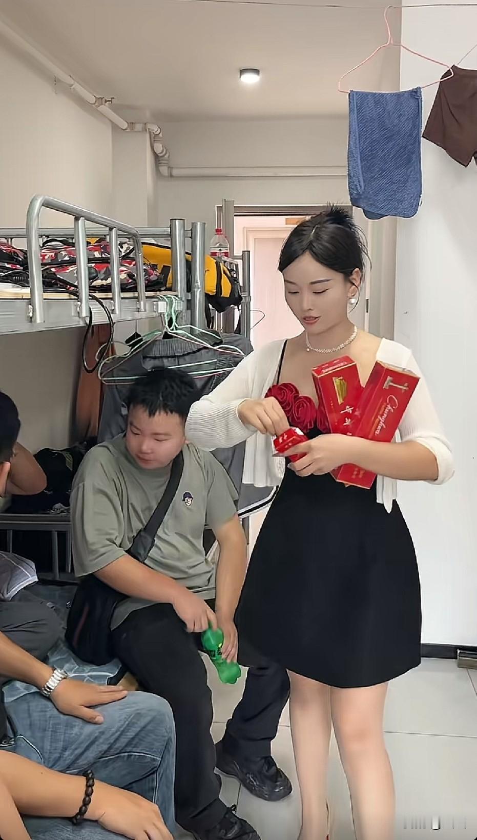老板娘有格局[比心]