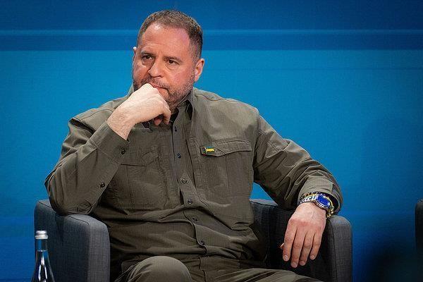 乌克兰“影子总统”放话要去前线，是不想再给泽连斯基添麻烦，还是打算潜逃？当地