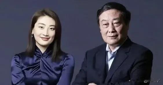 有一句话说的好，父亲有钱，就会有很多个兄弟姐妹，哪怕你是嫡出的，参考纯元皇后，把