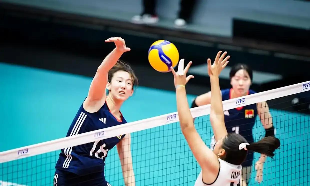 出乎意料，中国U21女排3-0轻取美国，四战全胜列小组第一！20
