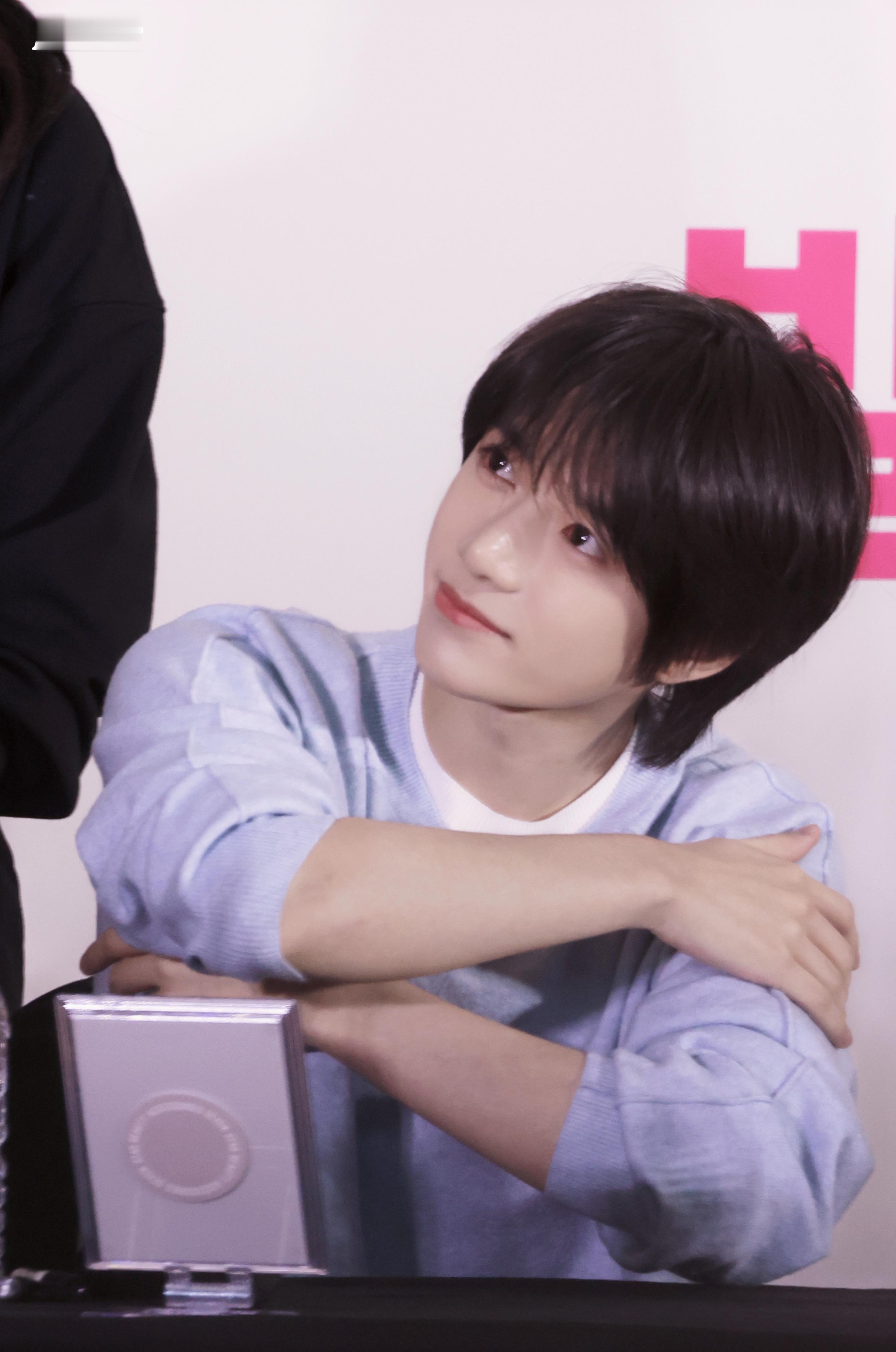 全世界都不能错过的一组图😭萌的我头脑发晕我现在只想把全世界全宇宙都给ta😭给