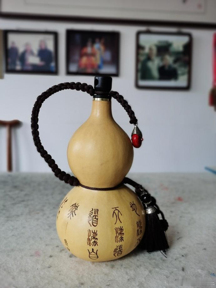 葫芦：道教灵物与风水化煞的千年智慧葫芦在风水中侧重人居环境，调宅气、化煞气、保平安、稳运势，偏“趋吉