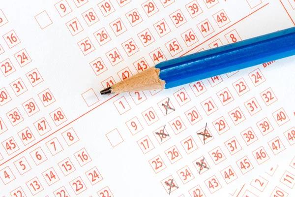 离奇的事件发生在古老的国度(新德里11日综合电)印度旁遮普邦一名农场工人买彩券