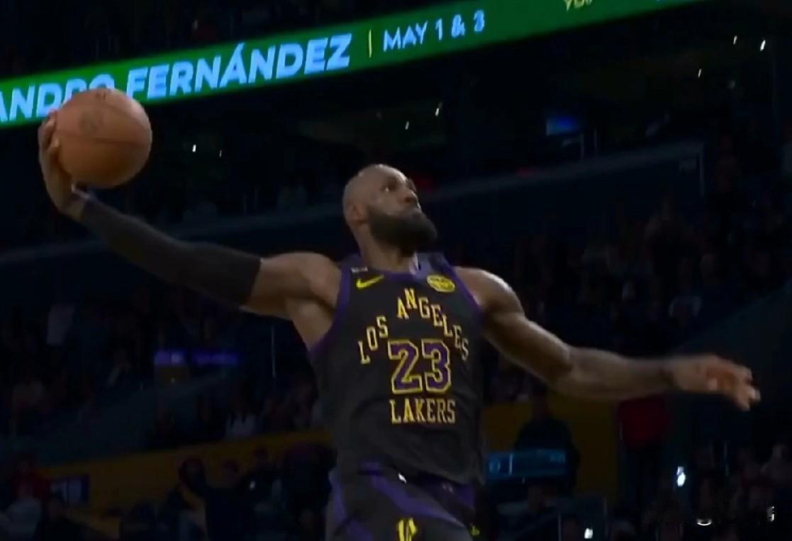 唯有尊重！CJ麦科勒姆谈詹姆斯：“勒布朗41岁了？”“他还能打出这样出色