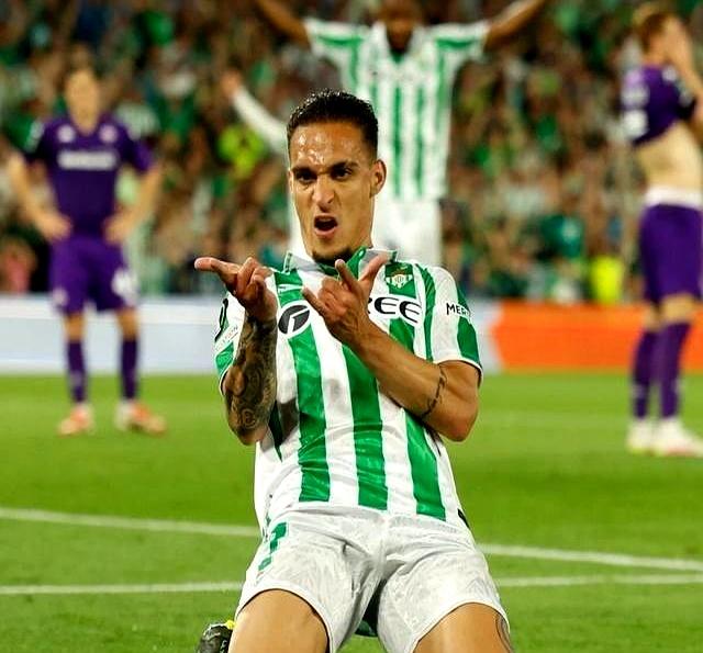 曼联扔掉的“废柴”，到了西甲贝蒂斯直接成了宝贝。当初在曼联，安东尼被球迷天天喊“