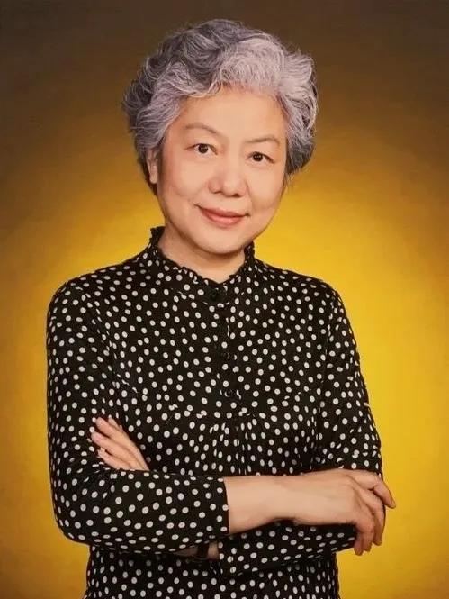 李玫瑾说：“与人聊天，少说自己的孩子。如果孩子表现不好，通过你的嘴说出去
