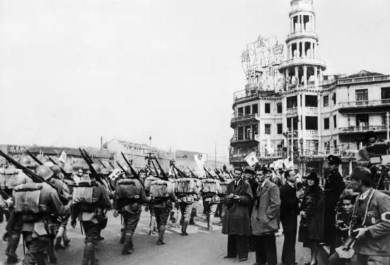 淞沪会战为什么会输得很惨？因为日军赢得也很惨，松井石根回忆录里面，他从不相信战报