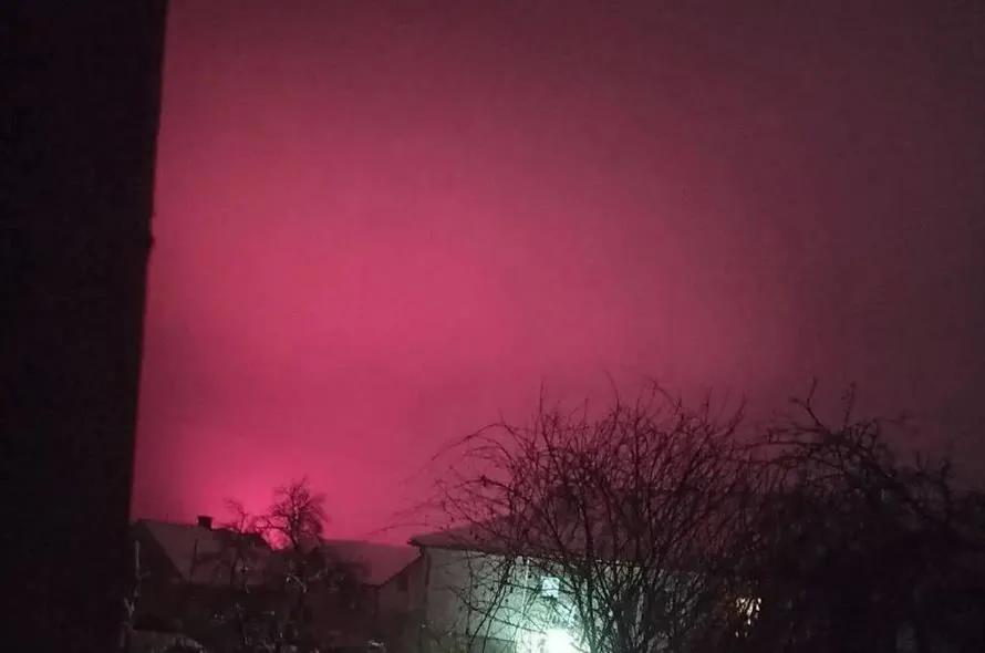 俄罗斯国防部证实俄军向乌克兰发射了“榛树”导弹。“为回应基辅政权于2025年12