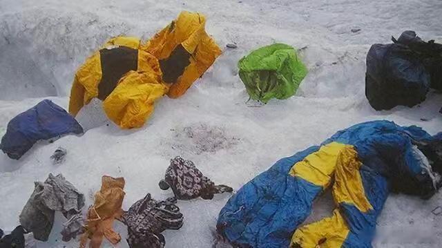 137人转移，1人遇难10月5日，青海门源老虎沟，海拔4000米，风雪交加。13