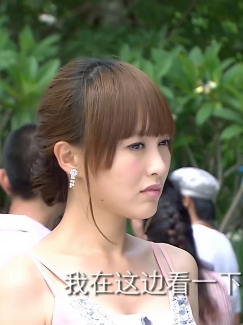 这下能看出来唐嫣的身高了吧真的很标致