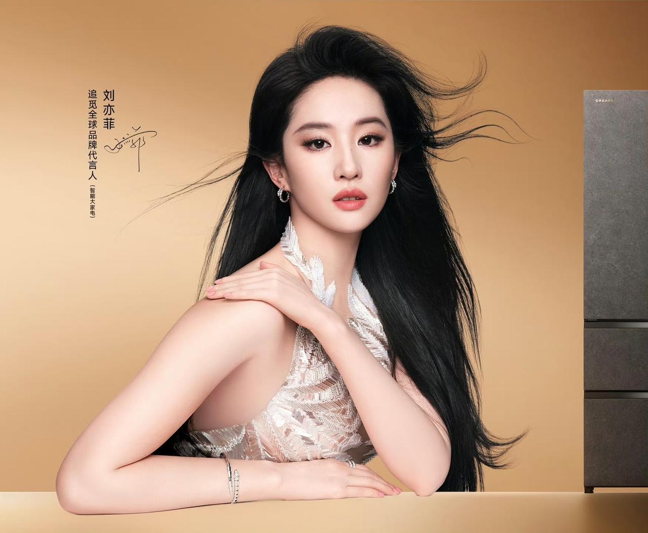 刘亦菲代言都拍出大片感！！太美啦[爱心][爱心]