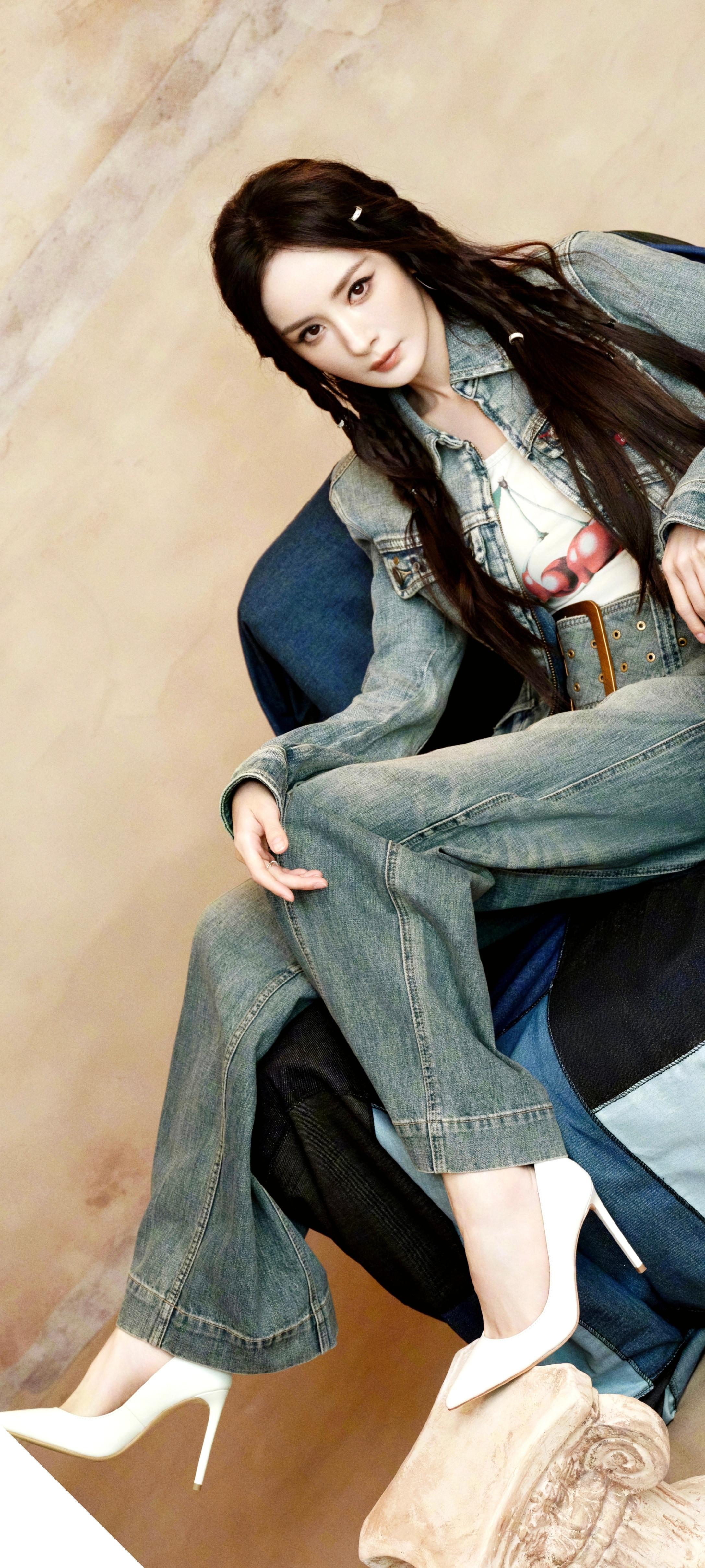 杨幂牛仔裤搭配高跟鞋~杨幂