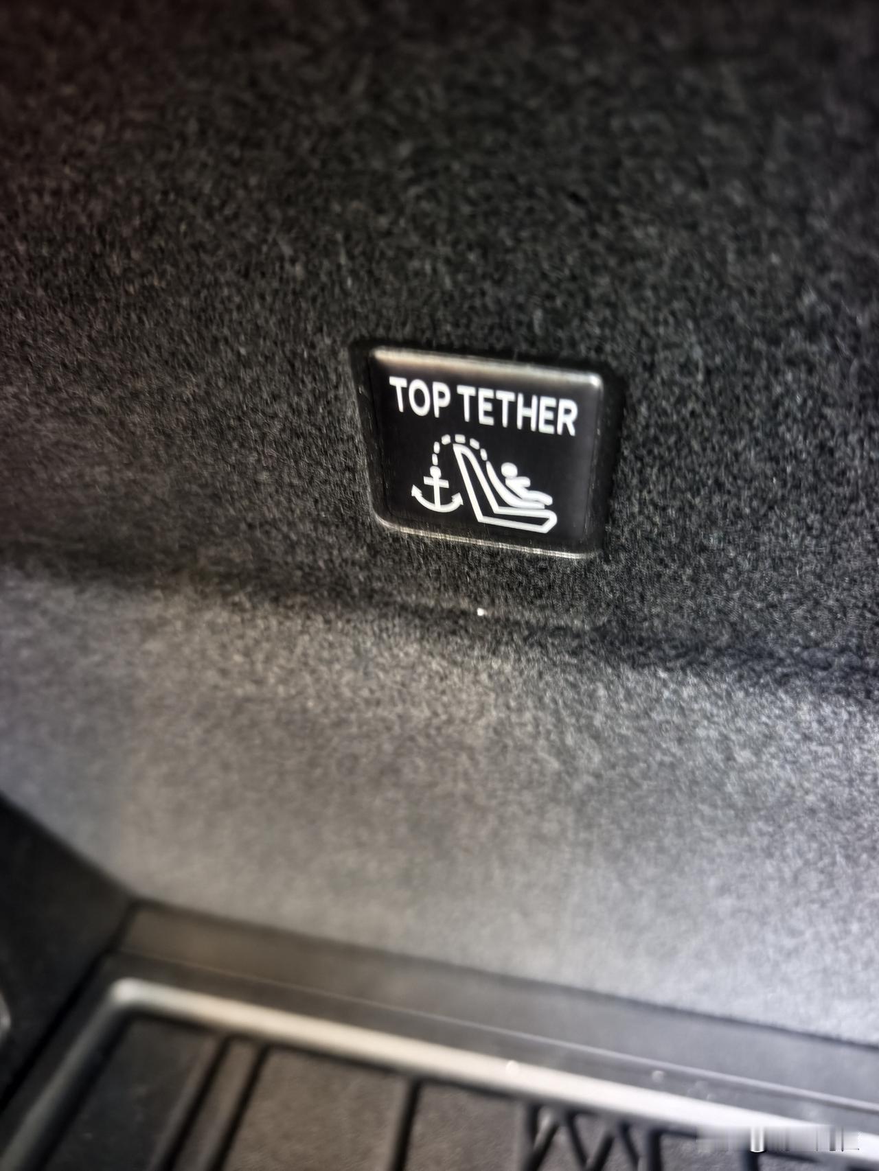 各位，这个标记啥意思，后面那个钩子看着像船锚，干嘛的