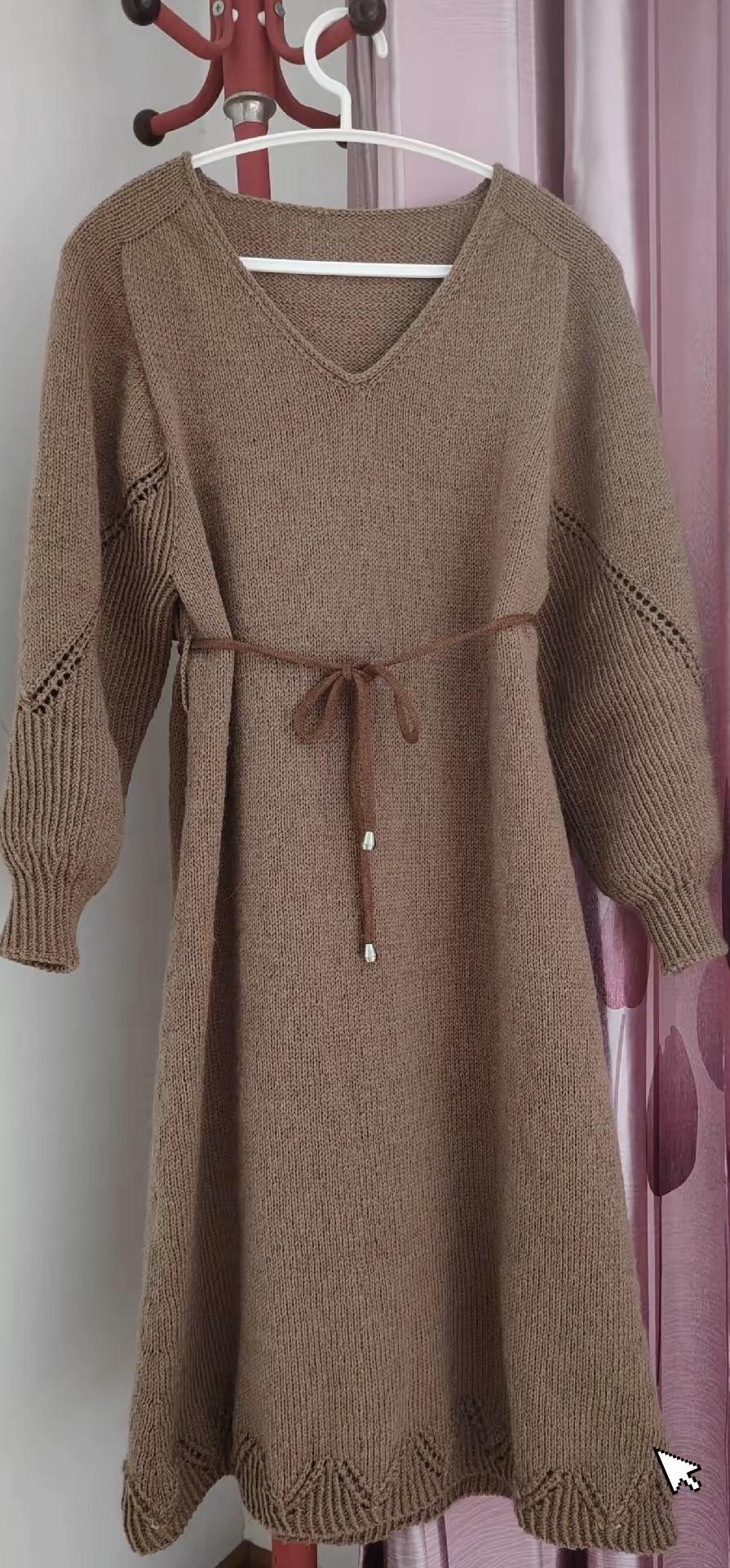 婆婆织的毛衣长裙卖1000块，买家当场砍到800，她愣住了。不是嫌贵，是根本没