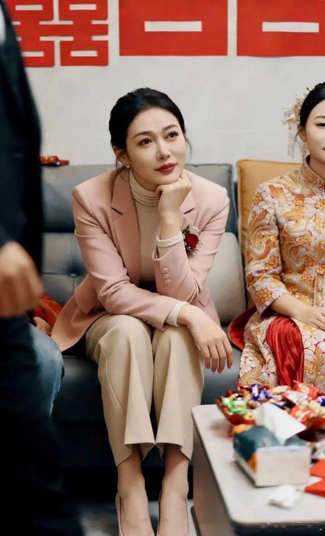 这是我见过最美的伴娘了，没有之一！