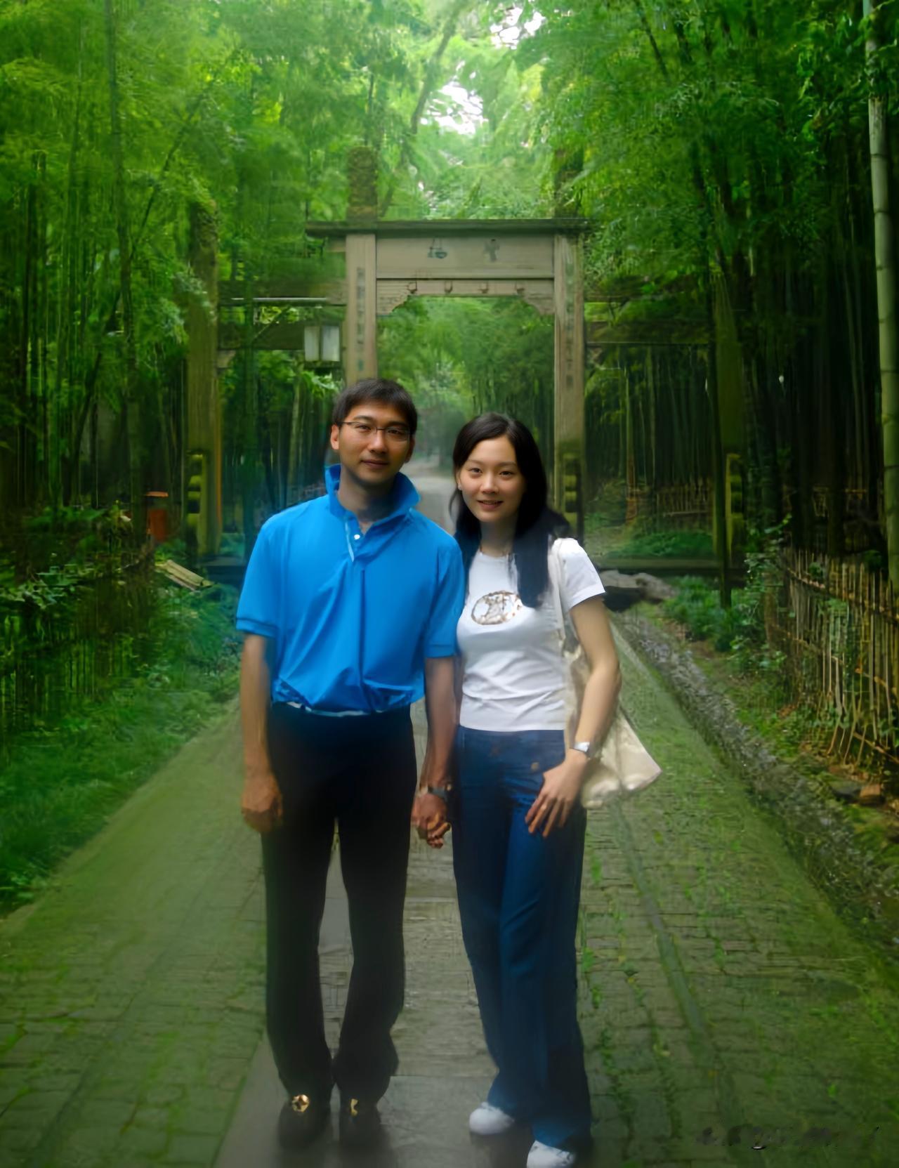 2008年，陈数与赵胤胤在杭州云栖竹径，留下的美好瞬间。陈数当时31岁，美丽动人