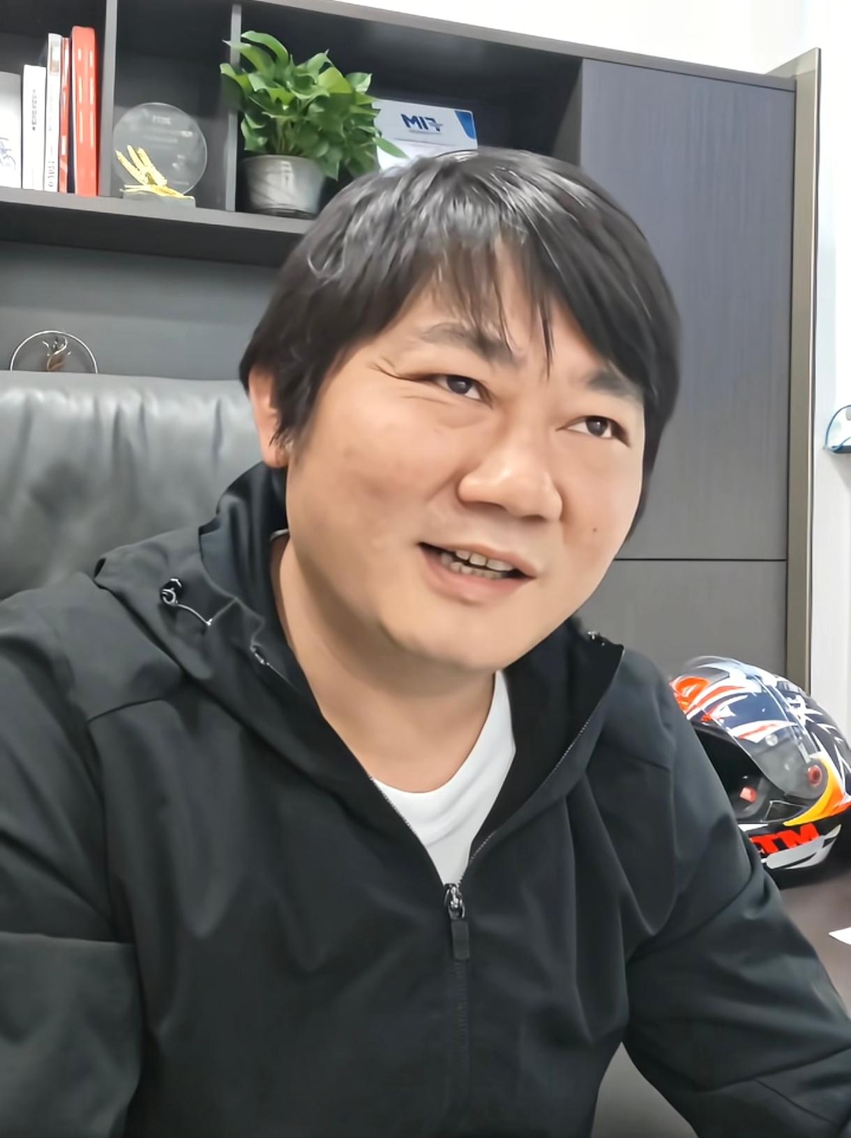 有外卖员不服气张雪给摩友小黑免费修车及给报销油费做路车测试员，他说要是张雪给他报