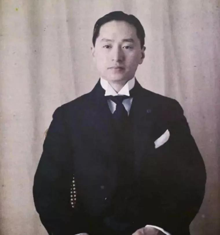 1908年，外交天才顾维钧被骗回国与张润娥完婚，而他却在母亲房中躲了两晚，没想到