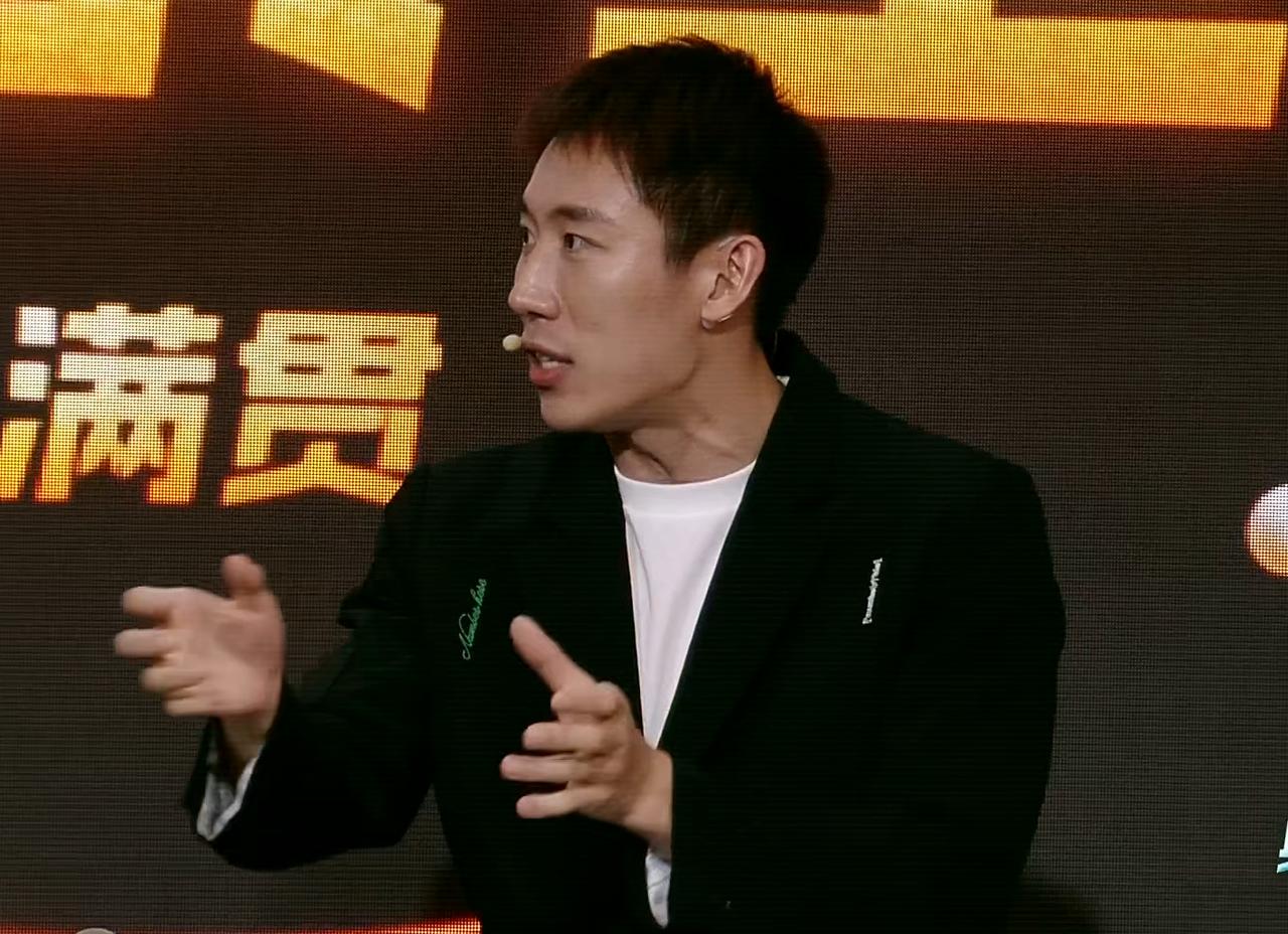 张本智和为何连续两场都是靠运气赢的？程靖淇说了实话！今天张本智和与朴康贤打成