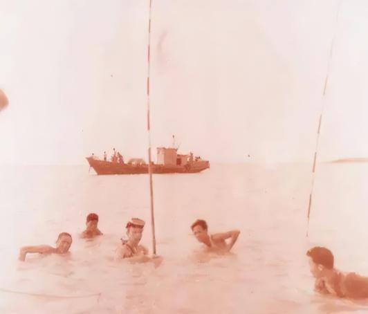 1981年，泉州渔民向有关部门报告：发现一片奇怪海域，每次捕捞，渔网总会出现大窟