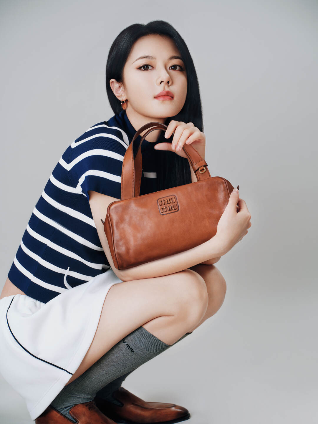 赵今麦miumiu七夕物料来了黑长直小烟熏的麦麦美美嘟​​​