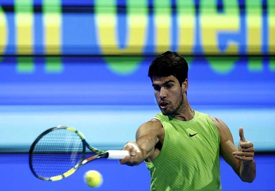 800万出场费揣兜里，他竟为50万奖金跪地磨破膝盖，图啥？多哈半决赛，阿尔