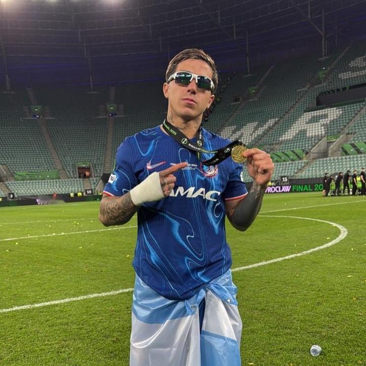 恩佐更新ins：2025🤍这是充满收获与难忘时刻的一年。感谢上帝，祂在每个阶