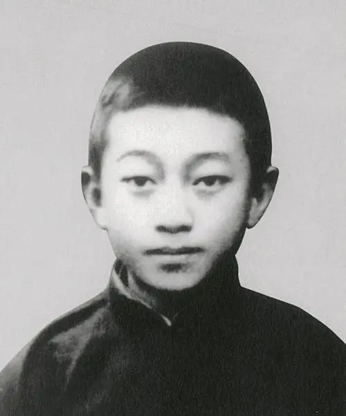 1921年，福州名手林贻堂和人下围棋，赌注是五块银元，占尽上风之时，一个7岁的小